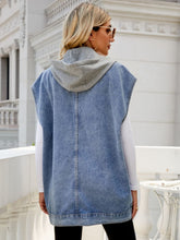 Ärmelloses Jeanstop mit Kapuze und Taschen
